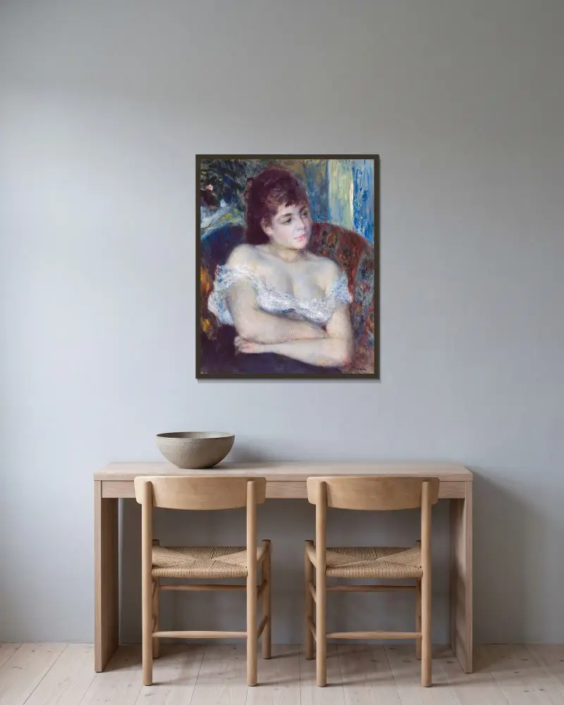 Frau in einem Sessel von Pierre-Auguste Renoir gerahmt an einer Wand