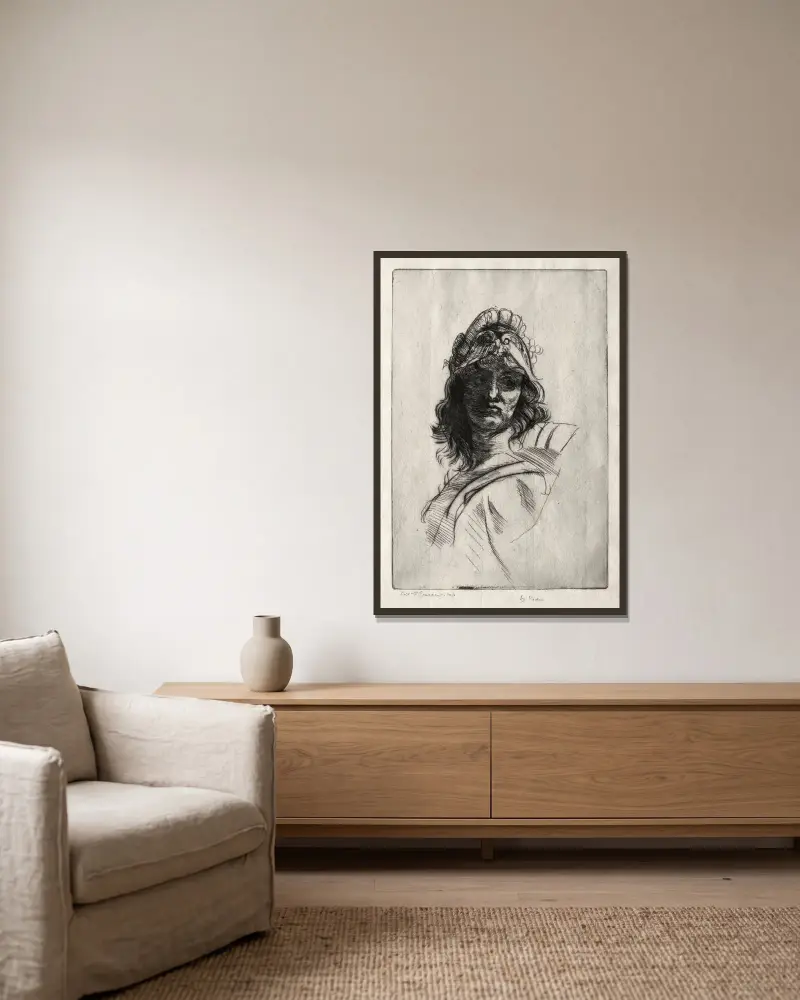 Büste der Bellona von Auguste Rodin gerahmt an einer Wand