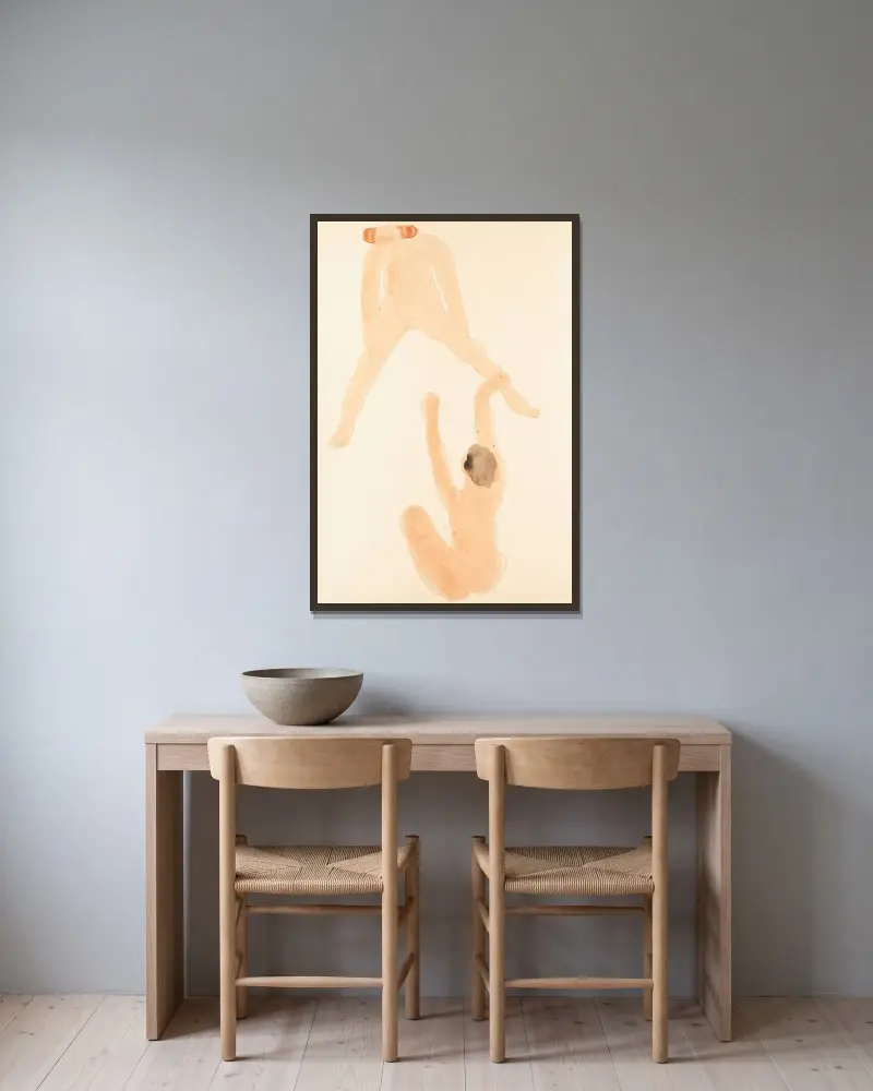 Weiblicher Akt, sitzend, von hinten gesehen, mit erhobenen Armen von Auguste Rodin gerahmt an einer Wand
