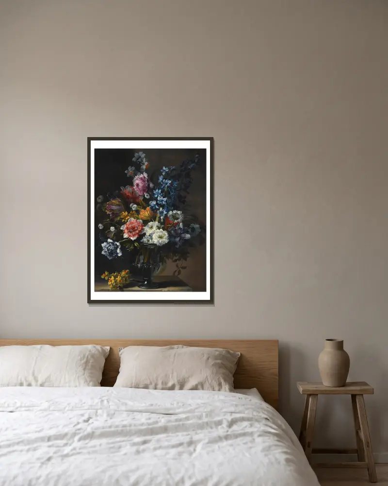 Stilleben med tulpaner, hyacint och andra blommor i glasvas på stensockel av Jean-Baptiste Monnoyer inramad på en vägg