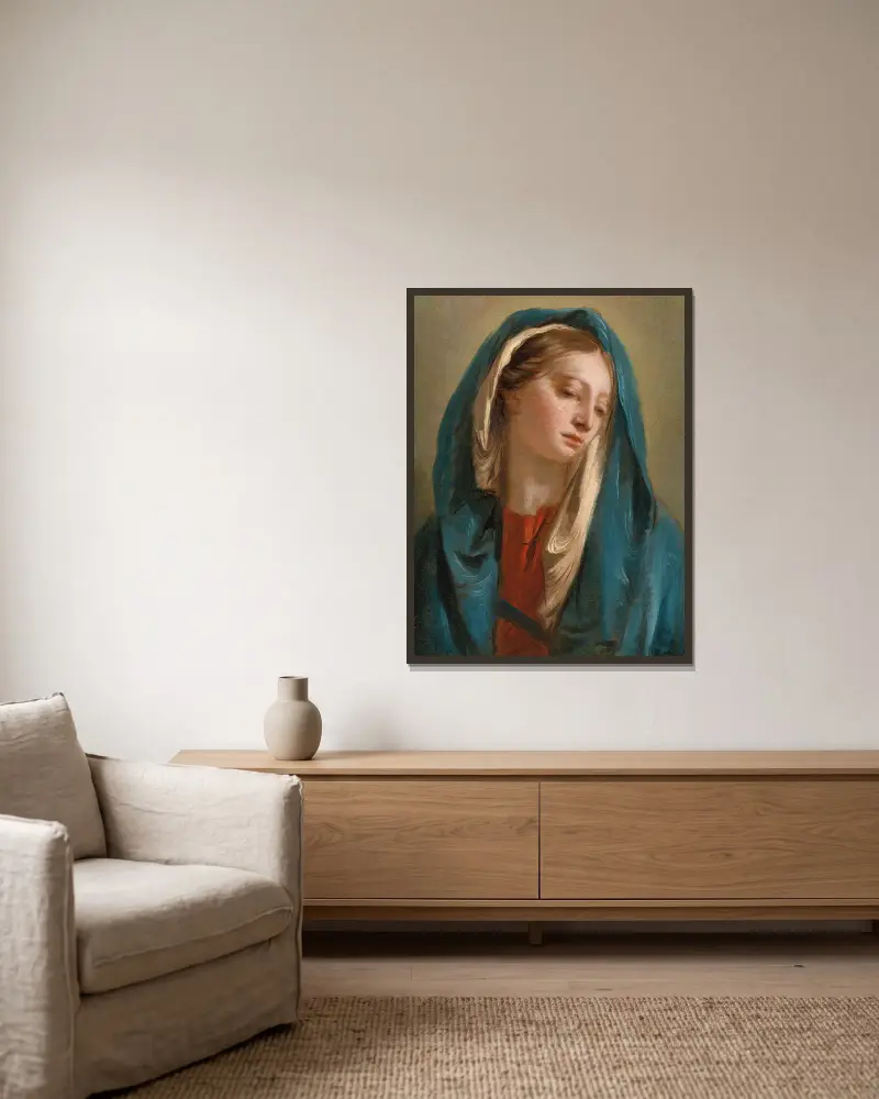 Madonnan frontalt vänd med blå mantel av Giovanni Battista Tiepolo inramad på en vägg