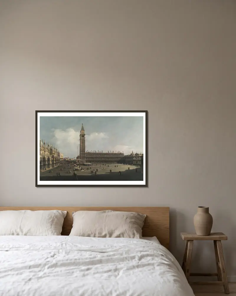 Piazza San Marco, Venedig von Bernardo Bellotto gerahmt an einer Wand