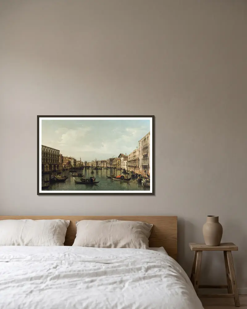 Vy över Canal Grande med palatsen Foscari och Moro Lin av Bernardo Bellotto inramad på en vägg