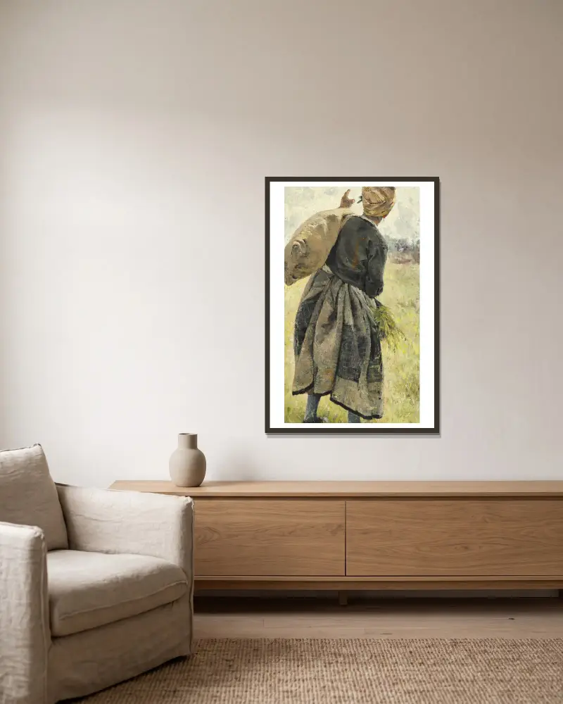 Frau mit Kartoffelsack, Écouen, Frankreich von Bertha Wegmann gerahmt an einer Wand