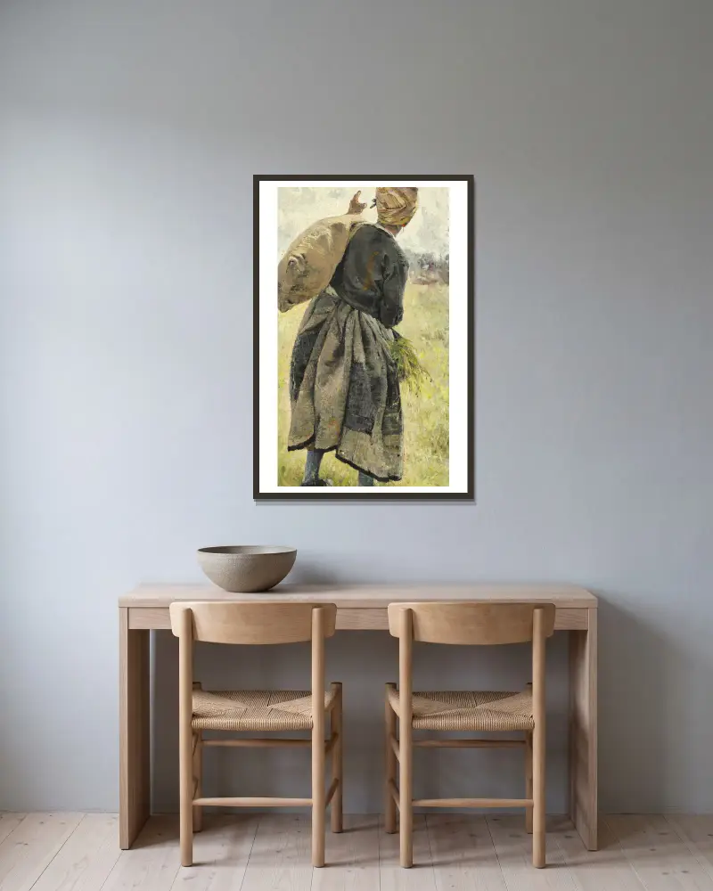 Frau mit Kartoffelsack, Écouen, Frankreich von Bertha Wegmann gerahmt an einer Wand
