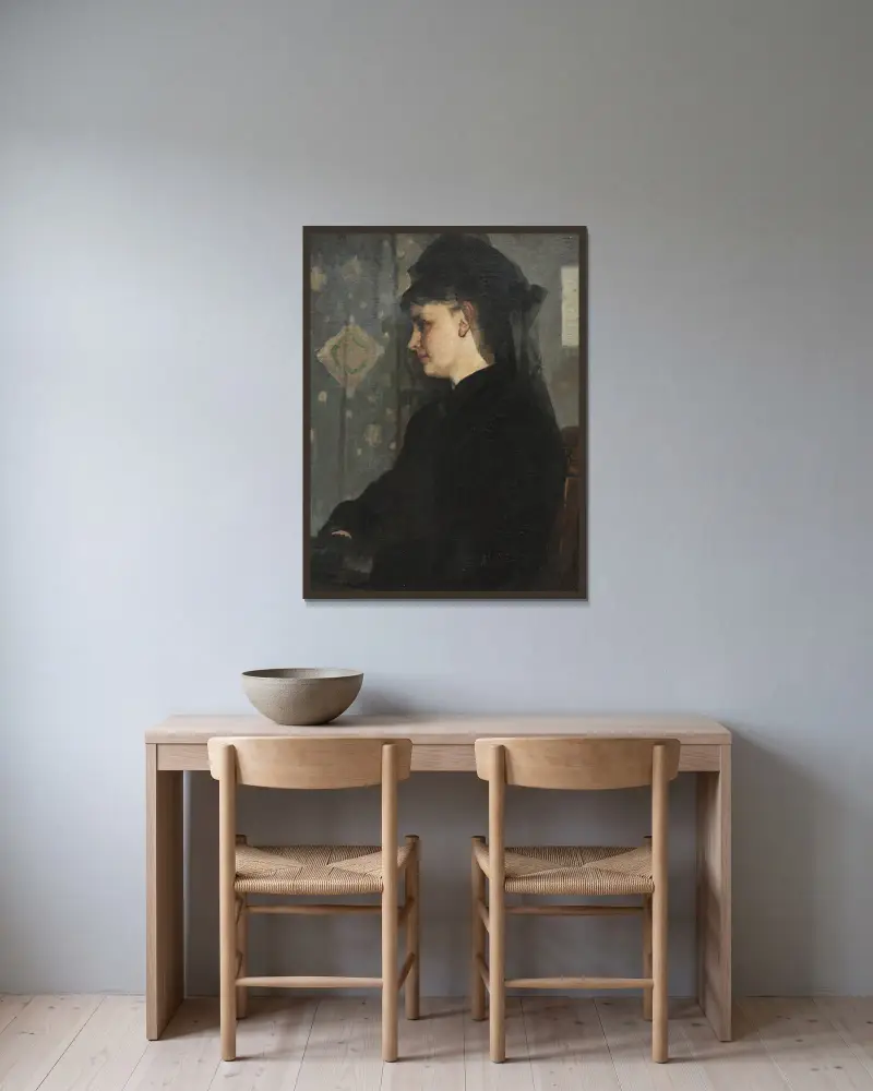 Woman in Black av Bertha Wegmann inramad på en vägg