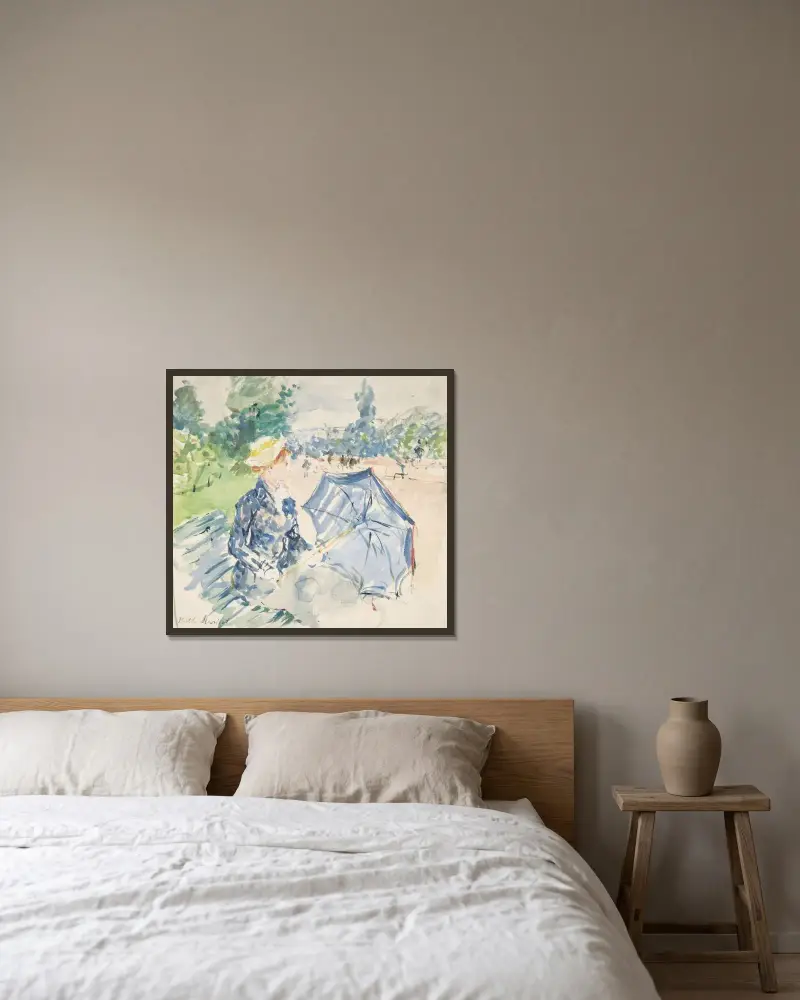 Kvinna sittande på en bänk på Avenue du Bois av Berthe Morisot inramad på en vägg