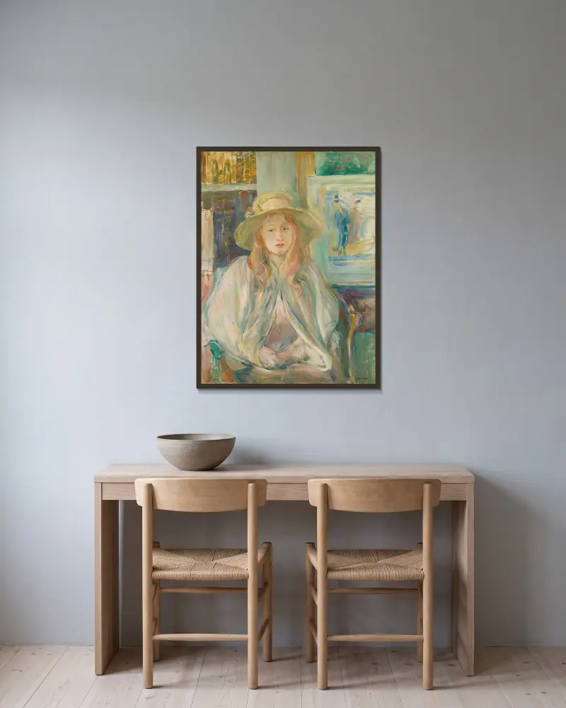 Flicka med halmhatt av Berthe Morisot inramad på en vägg