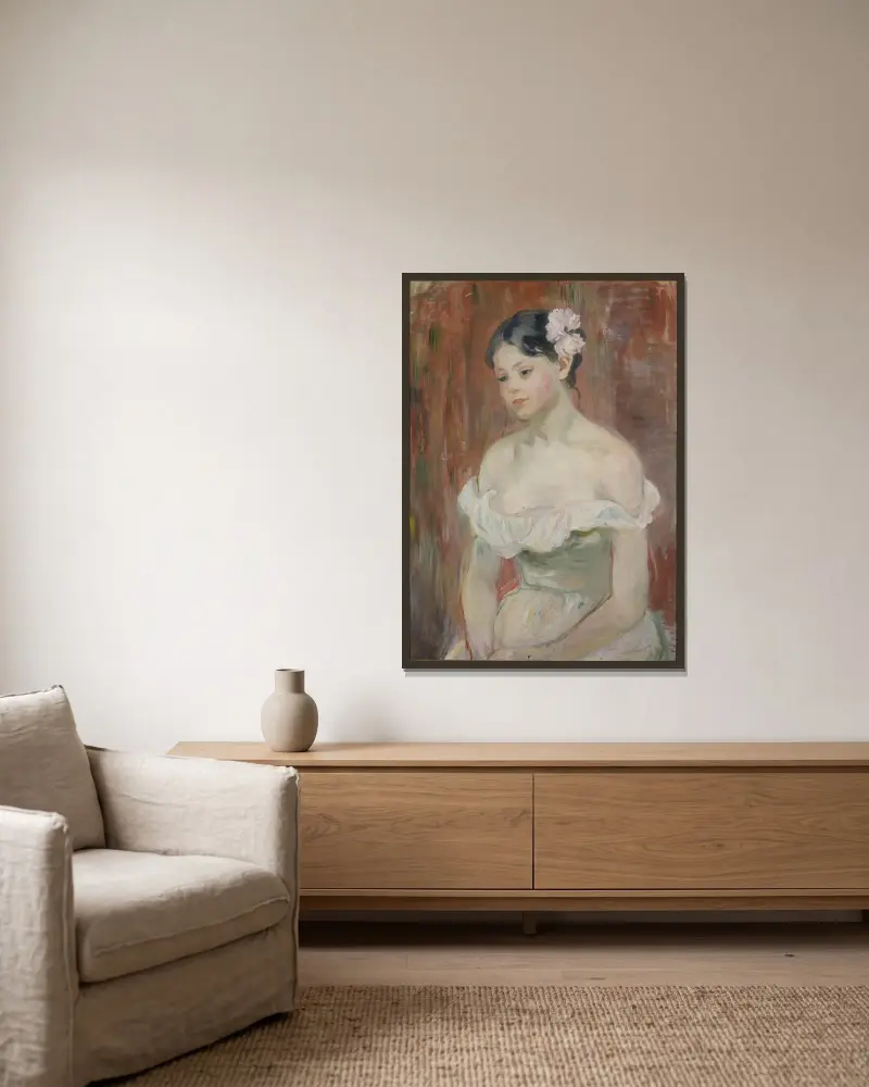 Dziewczyna z dekoltem, kwiat we włosach, Berthe Morisot w ramie na ścianie