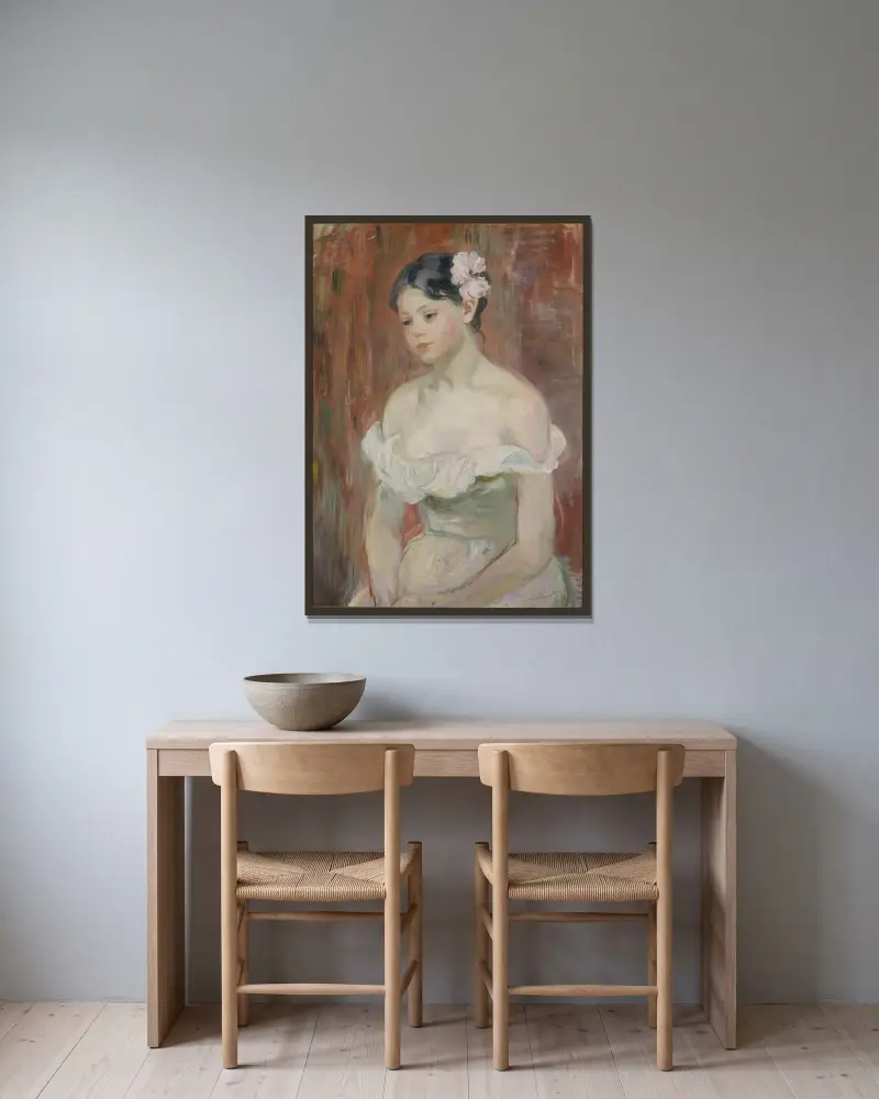 Dziewczyna z dekoltem, kwiat we włosach, Berthe Morisot w ramie na ścianie