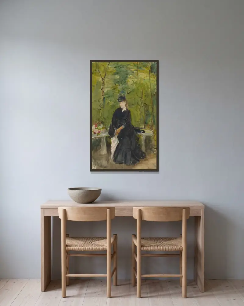 Die Schwester der Künstlerin, Edma, in einem Park sitzend von Berthe Morisot gerahmt an einer Wand
