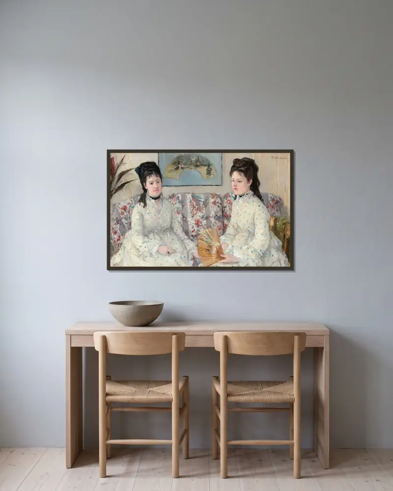 The Sisters av Berthe Morisot inramad på en vägg