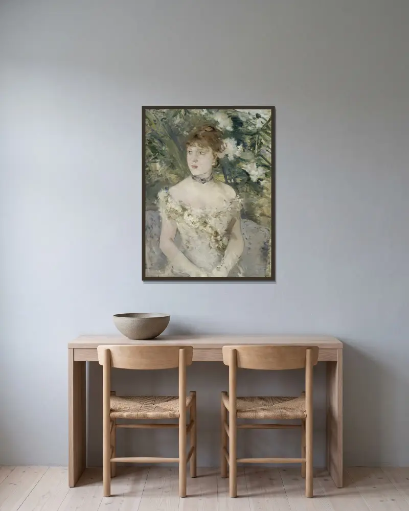 Ung flicka i balklänning av Berthe Morisot inramad på en vägg