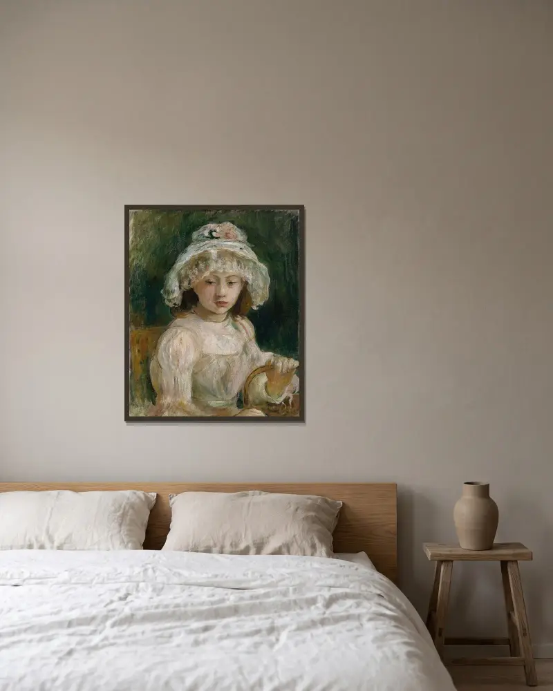 Young Girl with Hat av Berthe Morisot inramad på en vägg