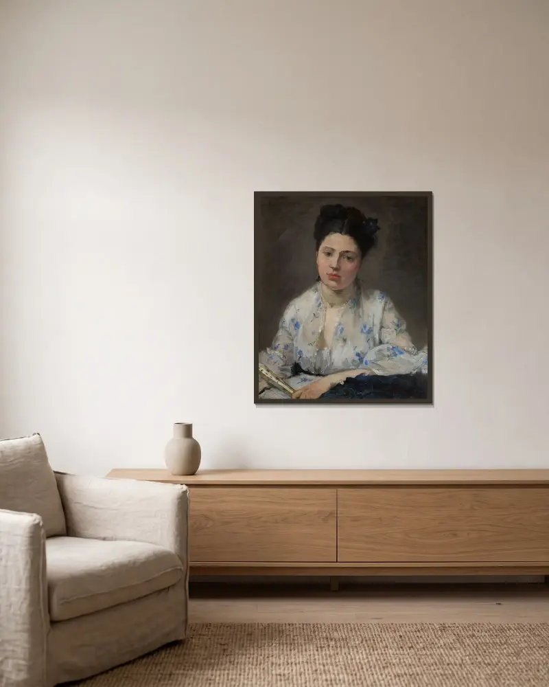 Junge Frau von Berthe Morisot gerahmt an einer Wand
