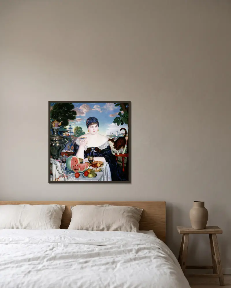Köpmannafru vid tebordet av Boris Kustodiev inramad på en vägg