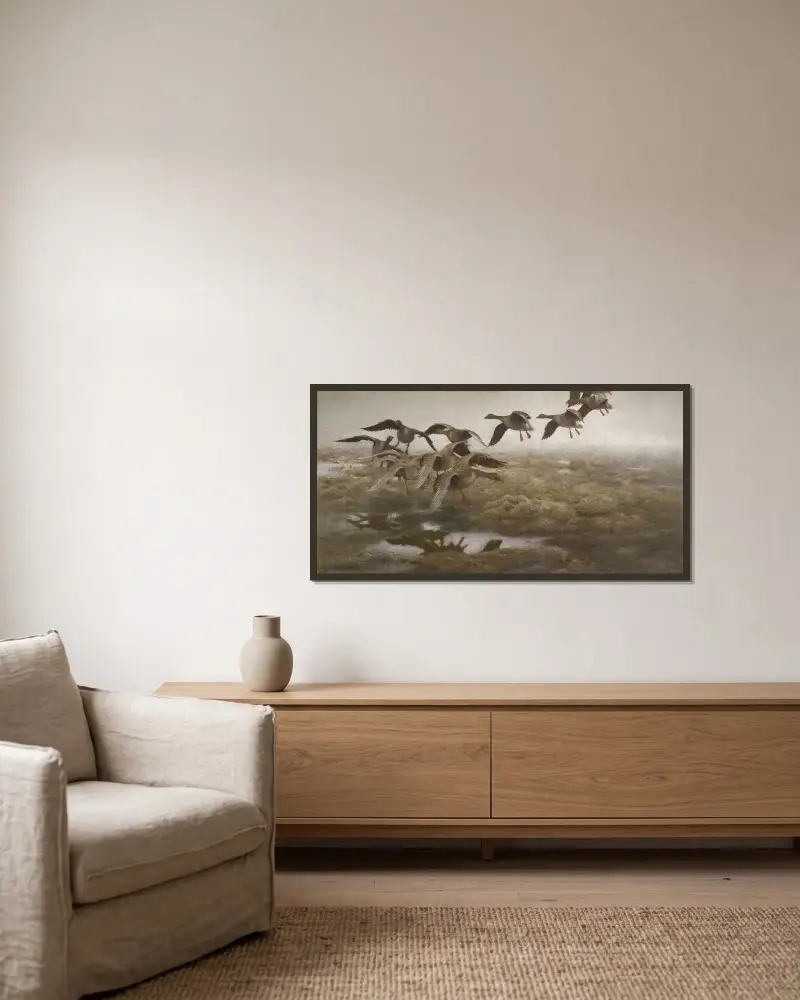 Wildgänse fallen ein von Bruno Liljefors gerahmt an einer Wand