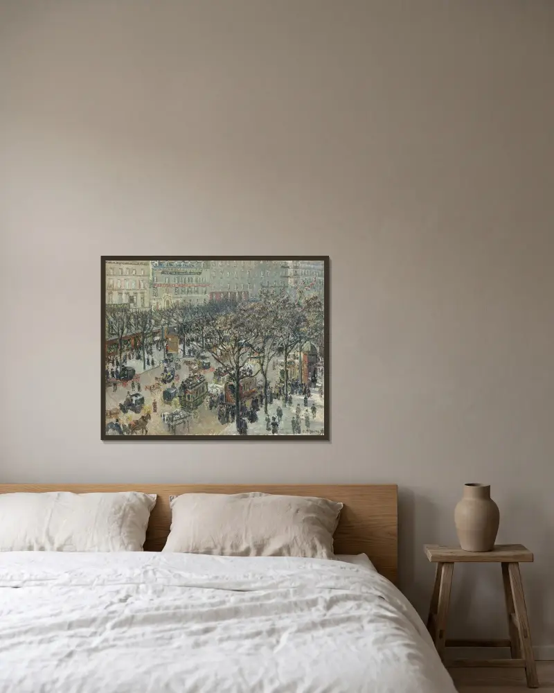 Boulevard des Italiens i morgonljus av Camille Pissarro inramad på en vägg
