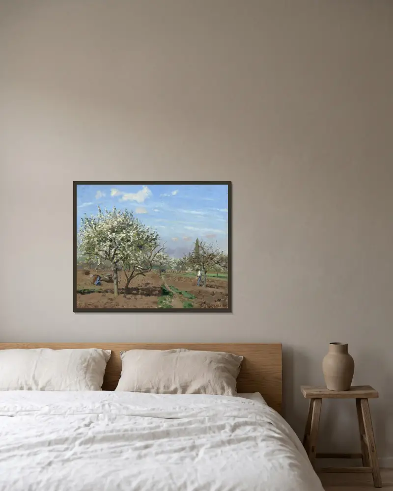 Blommande fruktträdgård, Louveciennes av Camille Pissarro inramad på en vägg