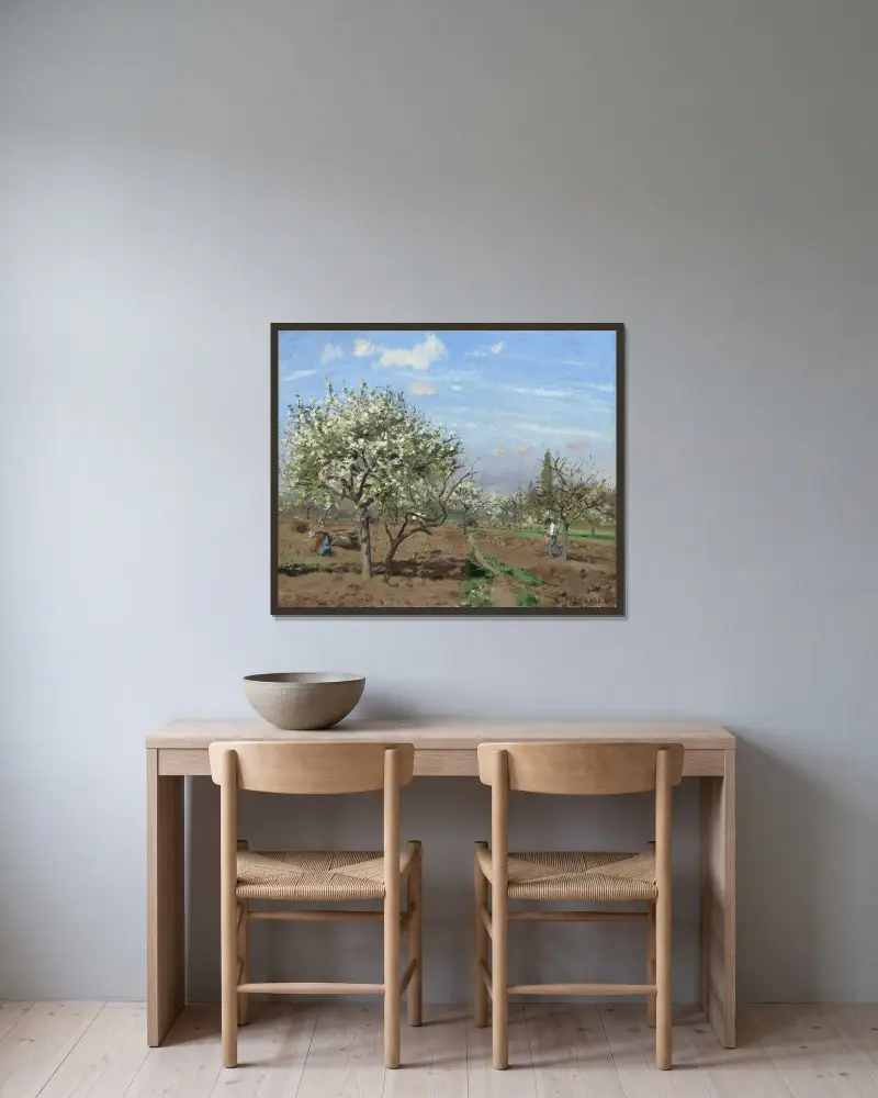 Blommande fruktträdgård, Louveciennes av Camille Pissarro inramad på en vägg