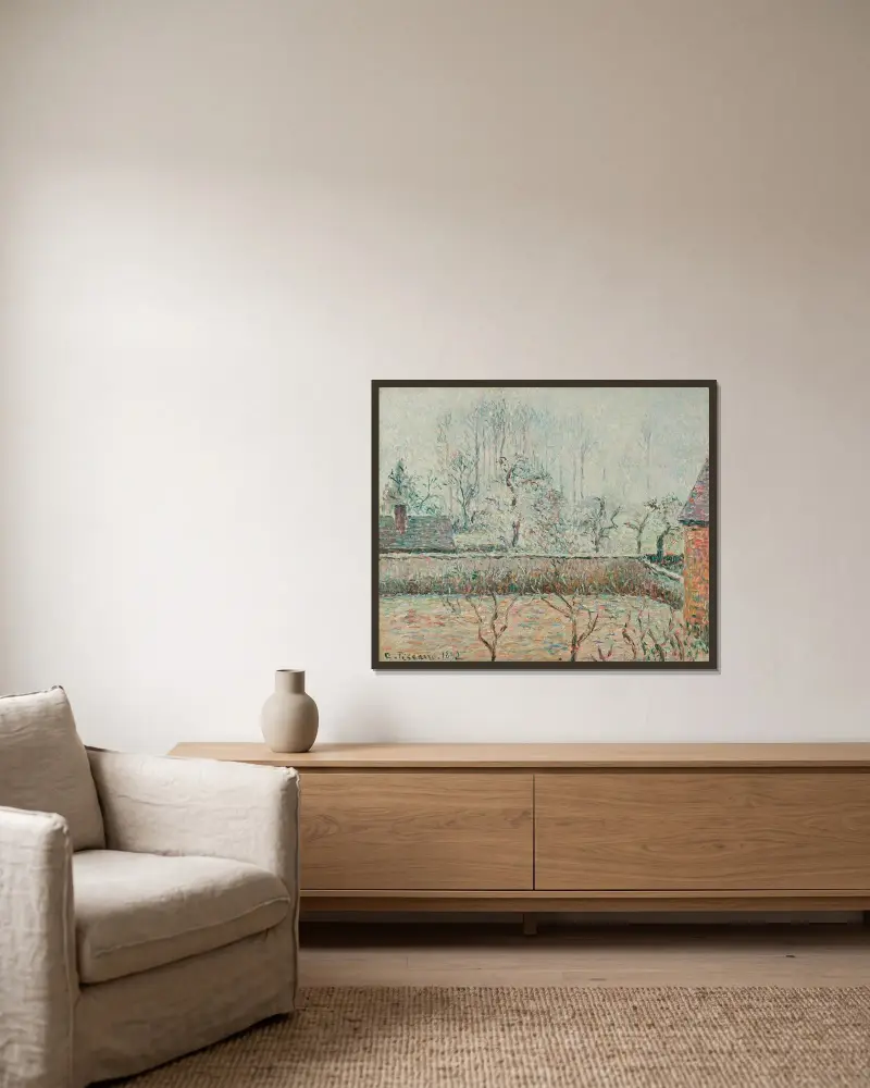 Landskap med hus och mur, frost och dimma, Éragny av Camille Pissarro inramad på en vägg