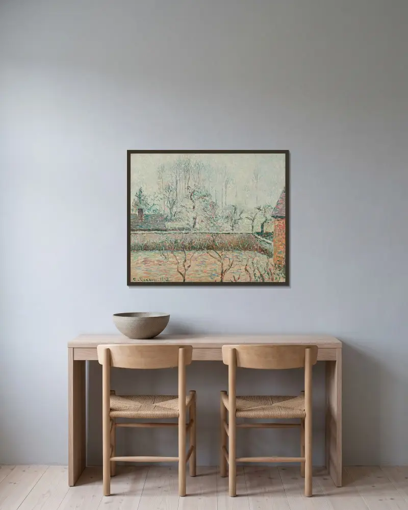 Landskap med hus och mur, frost och dimma, Éragny av Camille Pissarro inramad på en vägg