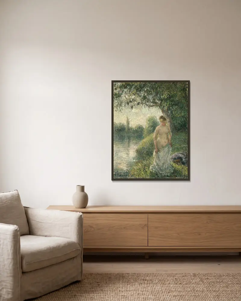 The Bather av Camille Pissarro inramad på en vägg