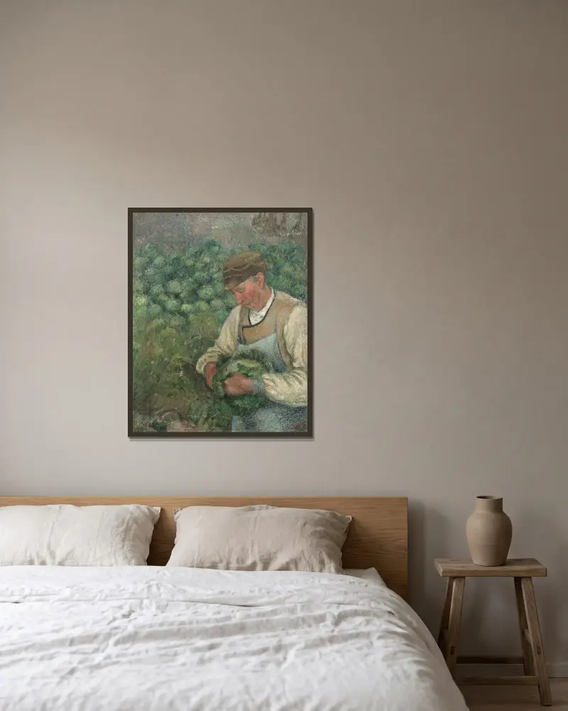 Trädgårdsmästaren – gammal bonde med kål av Camille Pissarro inramad på en vägg