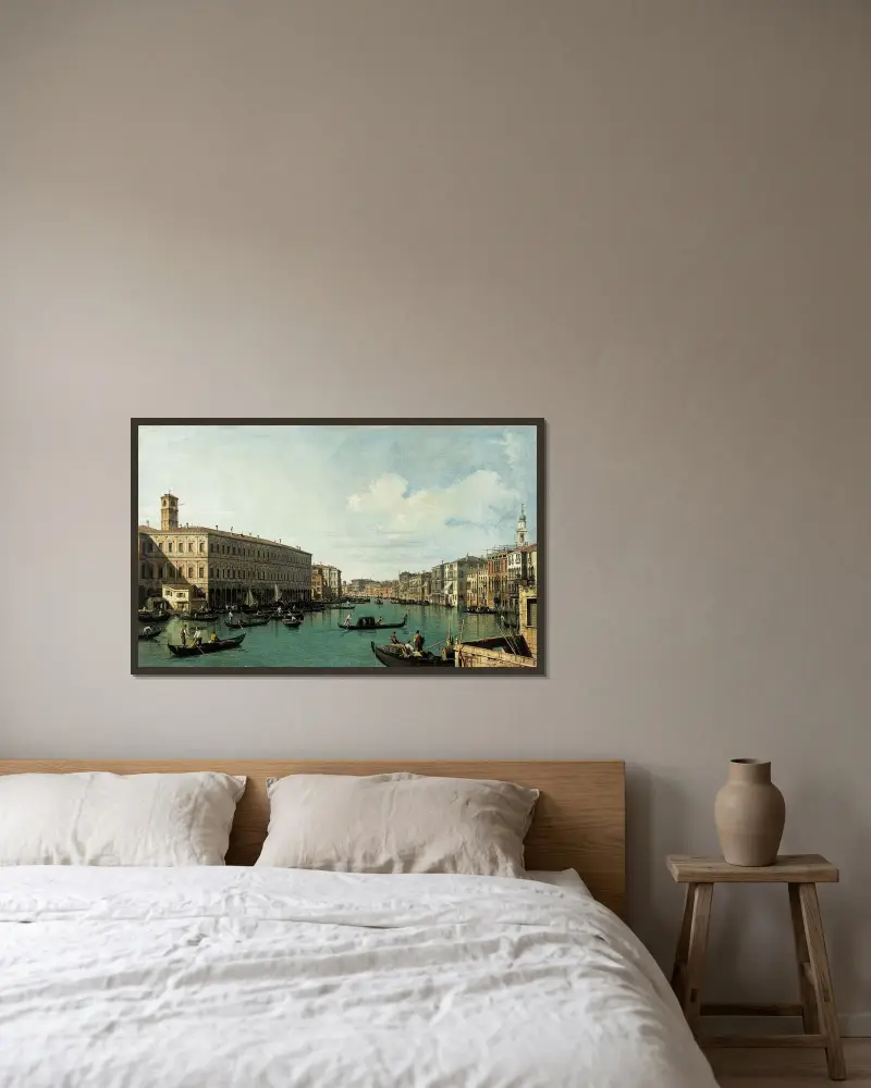 Canal Grande sett från Rialtobron av Canaletto inramad på en vägg