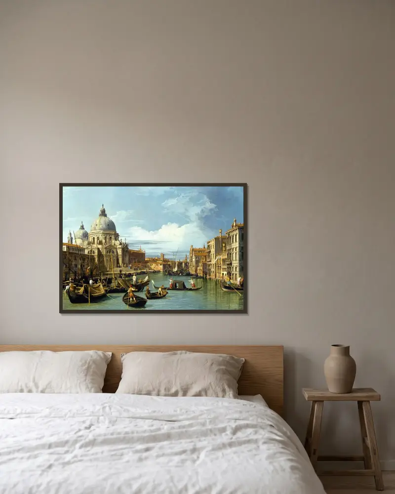 Ingången till Canal Grande, Venedig av Canaletto inramad på en vägg