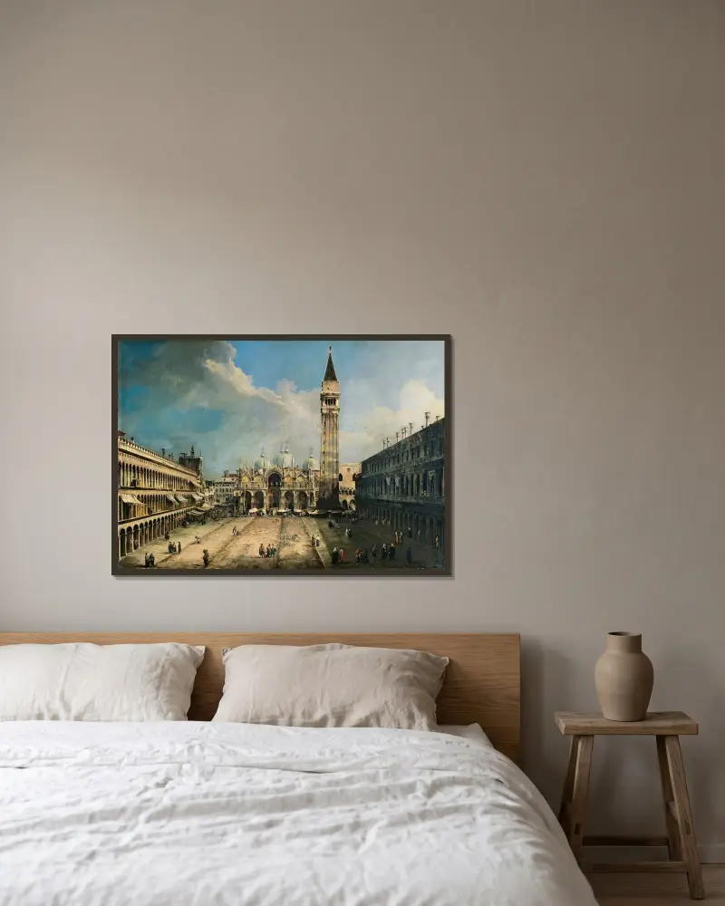 Der Markusplatz in Venedig, 1723 von Canaletto gerahmt an einer Wand
