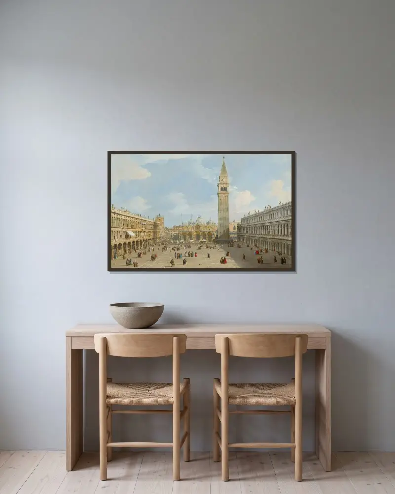 Piazza San Marco i Venedig, mot basilikan i öster av Canaletto inramad på en vägg