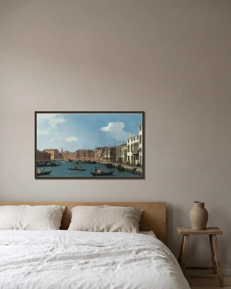 Vy över kanalen Santa Chiara i Venedig av Canaletto inramad på en vägg