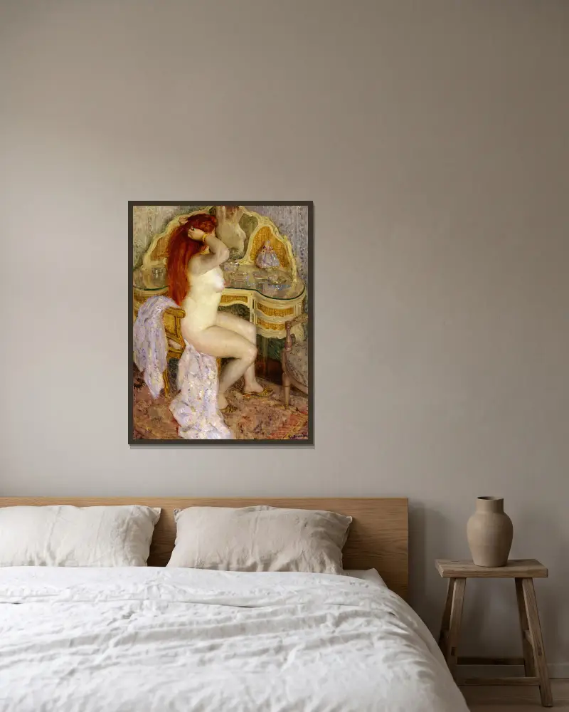 Sittande naken kvinna vid sitt toalettbord av Frederick Carl Frieseke inramad på en vägg