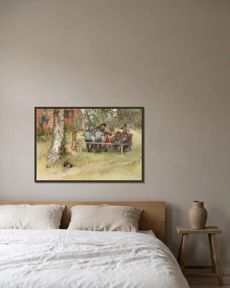 Frukost under stora björken av Carl Larsson inramad på en vägg