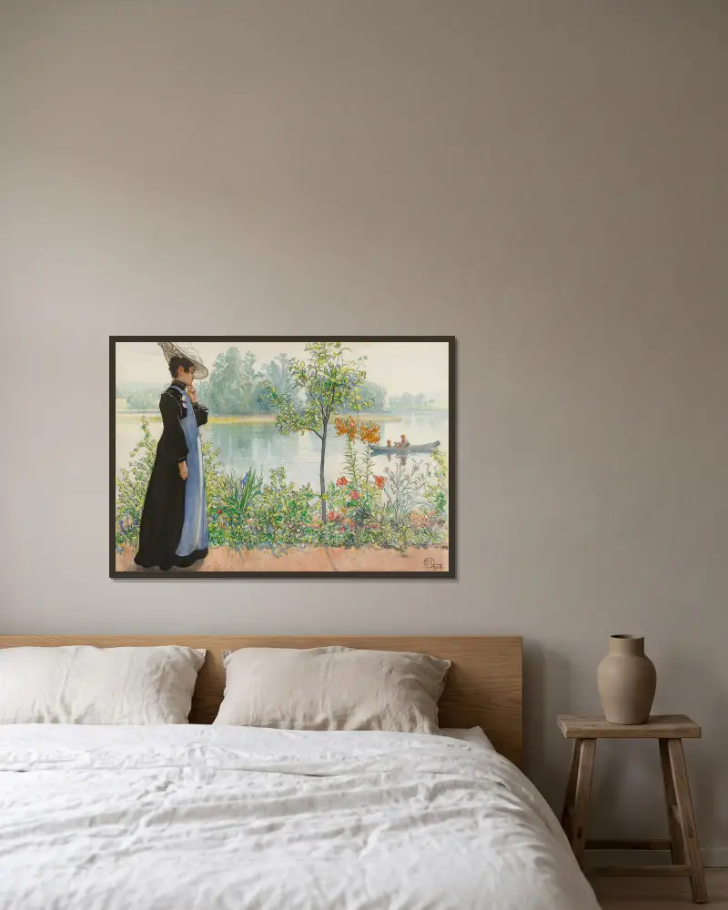 Karin vid stranden av Carl Larsson inramad på en vägg
