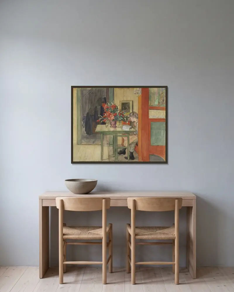 Lisbeth läser av Carl Larsson inramad på en vägg
