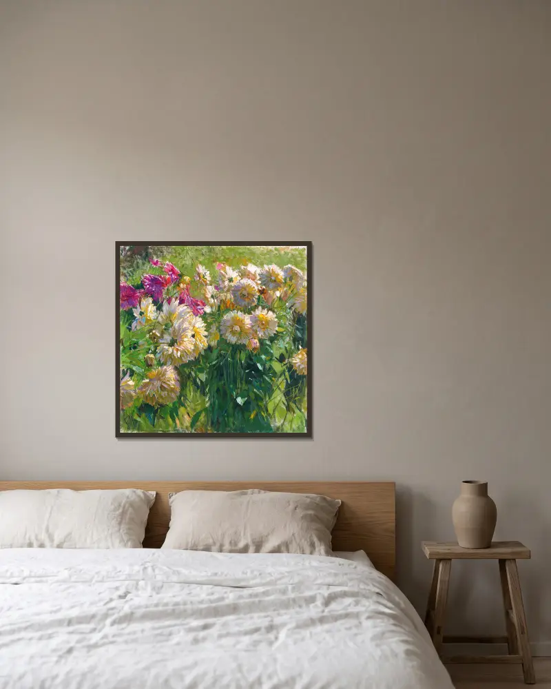 Dahlias av Carl Moll inramad på en vägg