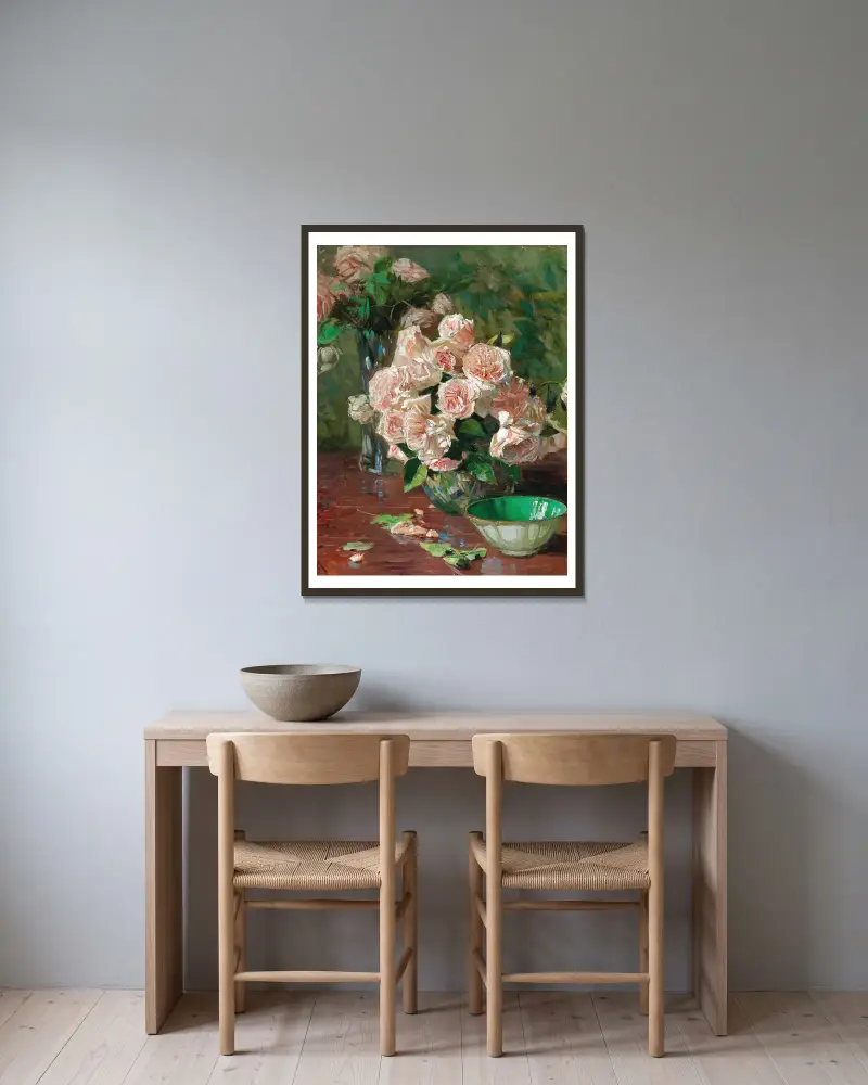 Weiße Rosen II von Carl Moll gerahmt an einer Wand