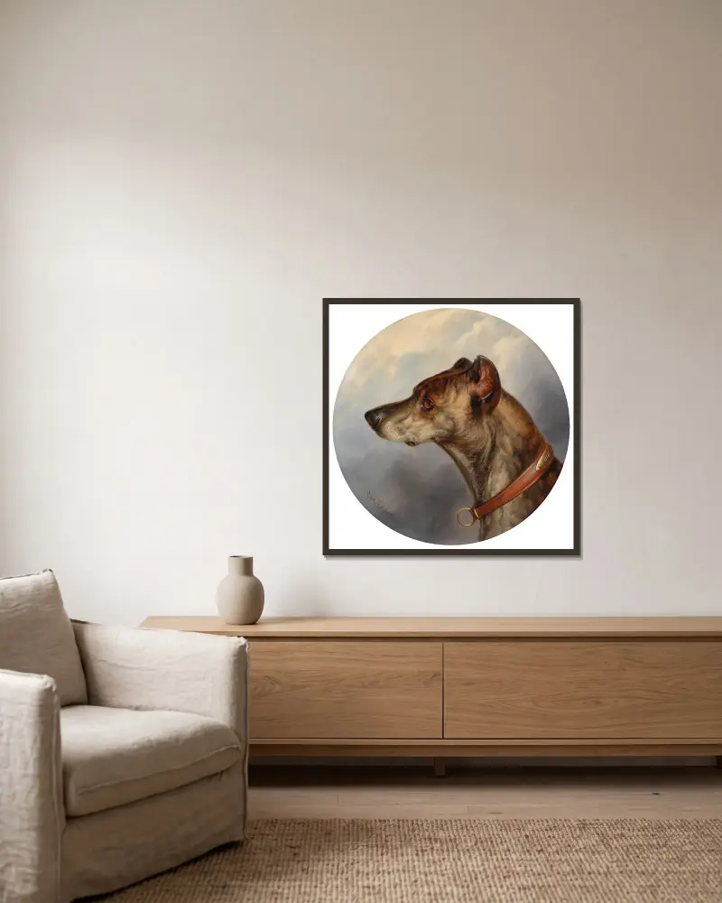 Hundeporträt rund von Carl Reichert gerahmt an einer Wand