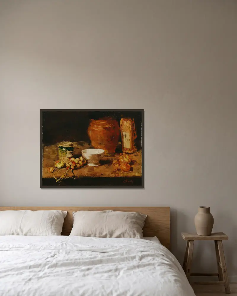 Stillleben mit weißer Schale von Carl Schuch gerahmt an einer Wand