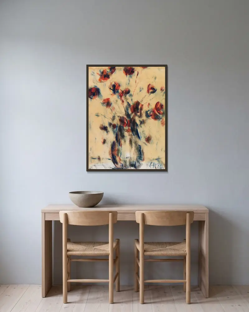 Feldmohn in blauer Vase av Christian Rohlfs inramad på en vägg