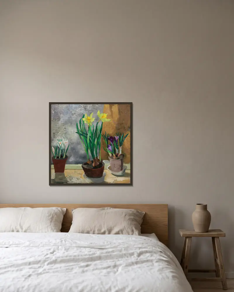 Krokusse und Narzissen in Töpfen von Christopher Wood gerahmt an einer Wand