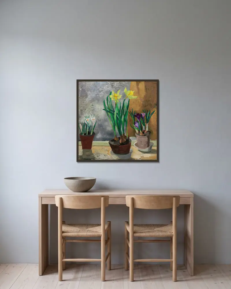 Krokusse und Narzissen in Töpfen von Christopher Wood gerahmt an einer Wand