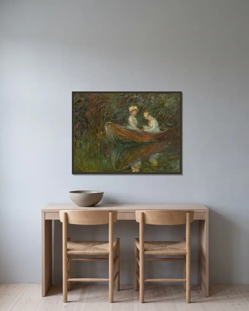 Zwei Frauen im Boot von Claude Monet gerahmt an einer Wand