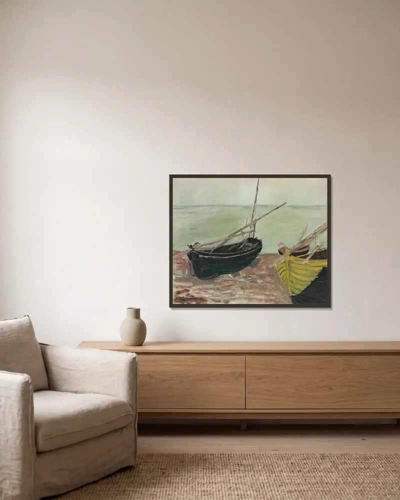 Studie av båtar på stranden vid Étretat av Claude Monet inramad på en vägg