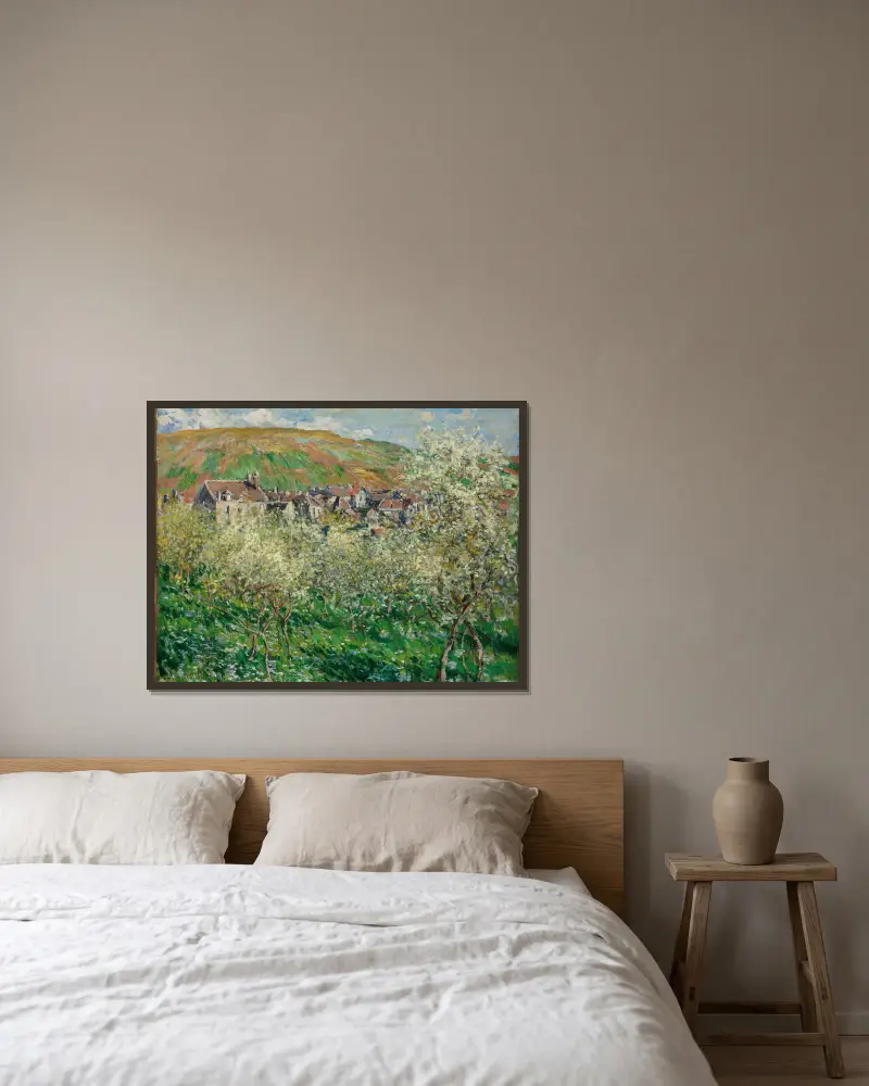 Flowering Plum Trees av Claude Monet inramad på en vägg