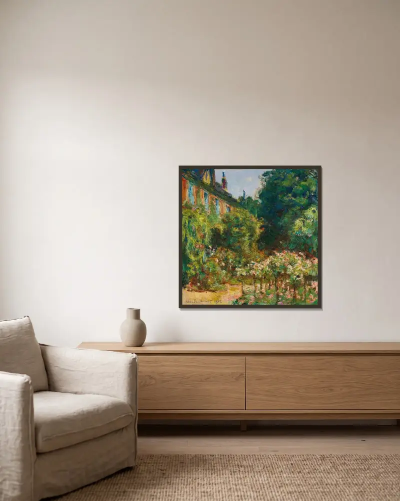 Das Haus des Künstlers in Giverny von Claude Monet gerahmt an einer Wand