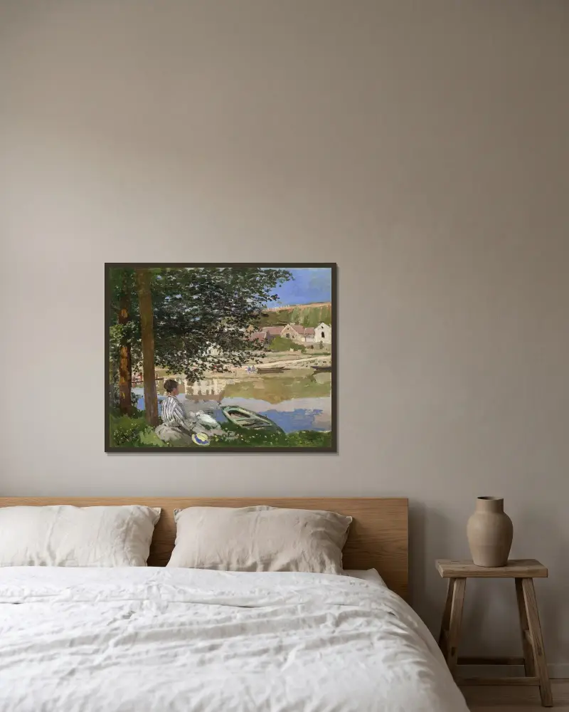 På Seines strand vid Bennecourt av Claude Monet inramad på en vägg