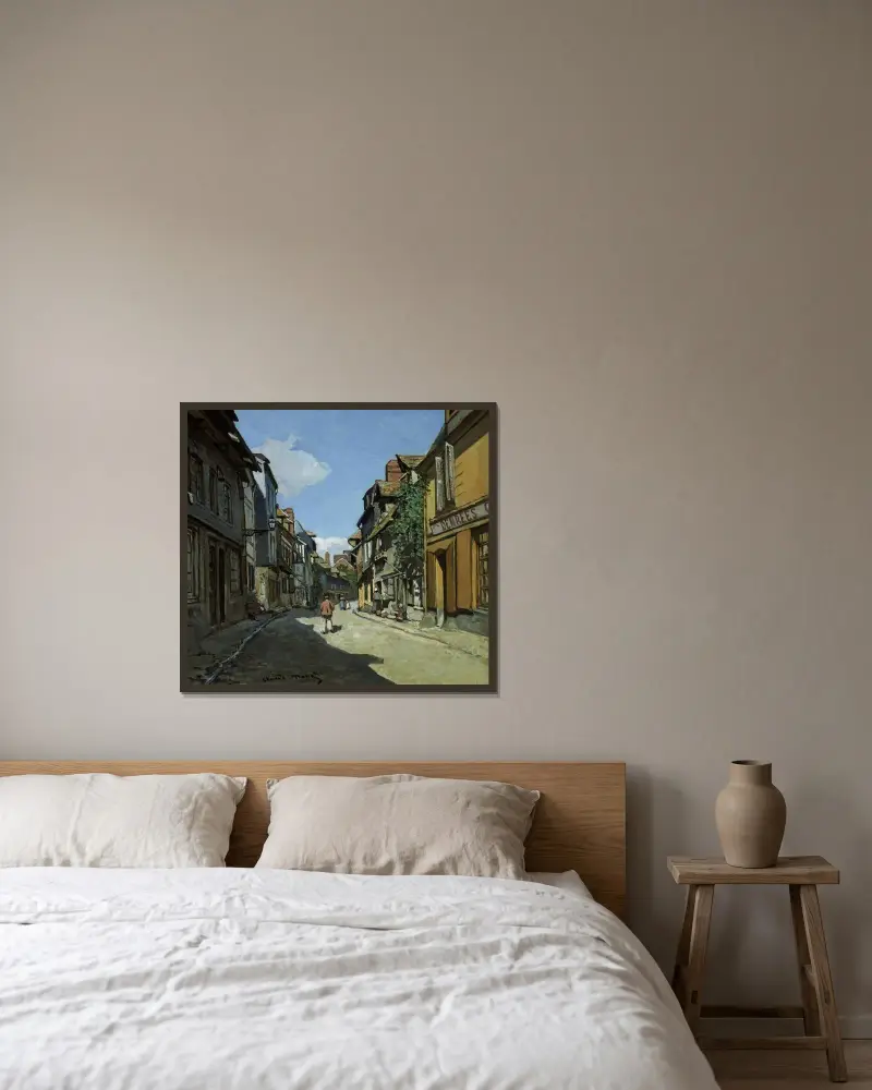 Rue de la Bavole, Honfleur av Claude Monet inramad på en vägg
